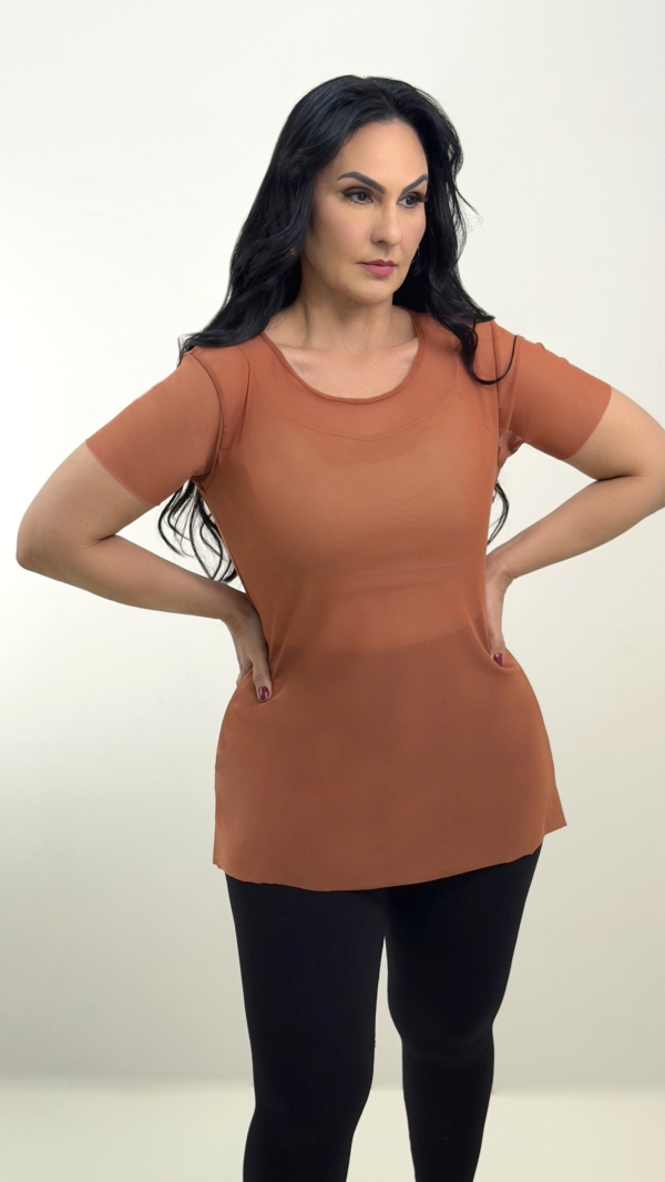 Blusa tule modelo casual e fitness