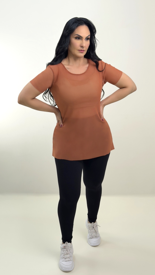 Blusa tule modelo casual e fitness